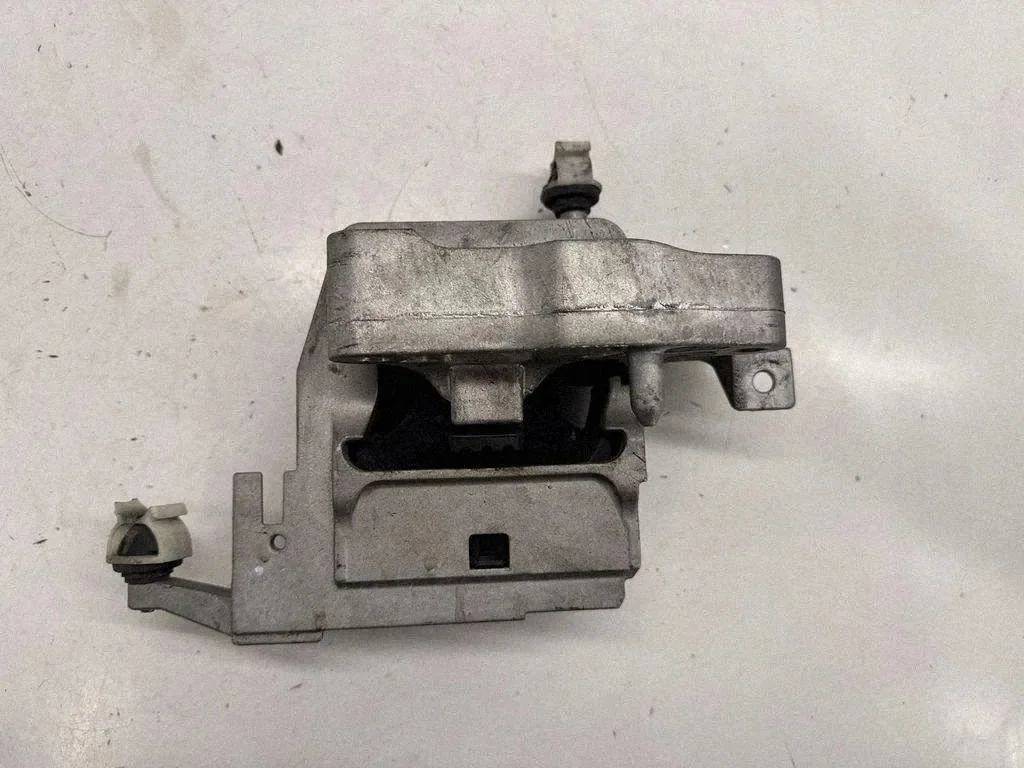 BMW X2 F39 Engine Mount Cushion 8835566 image 4
