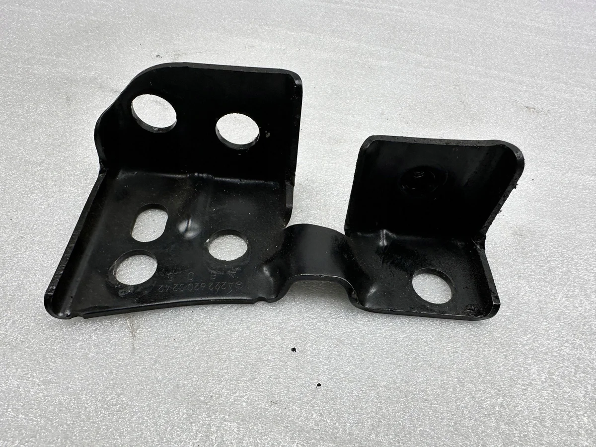 Support radiateur Mercedes Classe S W222 A2226200242
