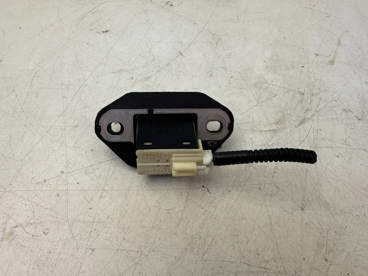 LEXUS IS 220D-250-350 Bouton Coffre 15A322 image 3