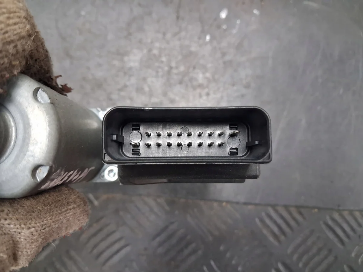 Volkswagen 5M0839402C lasinostin moottori