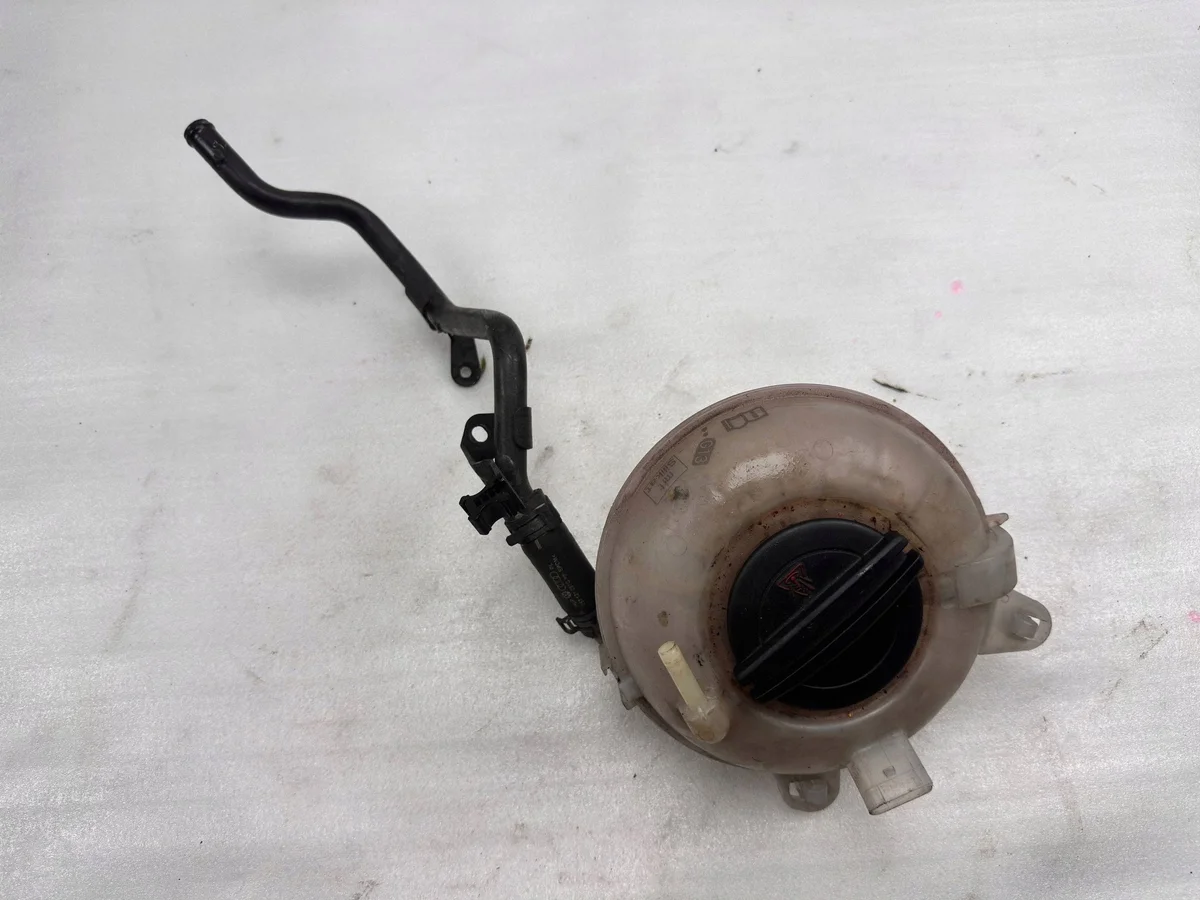 BOUCHON LIQUIDE REFROIDISSEMENT AUDI Q7 Q8 8V0 121 407