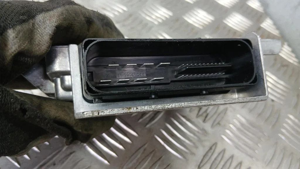 Commande frein à main VW Passat B6 3C0907801B image 3