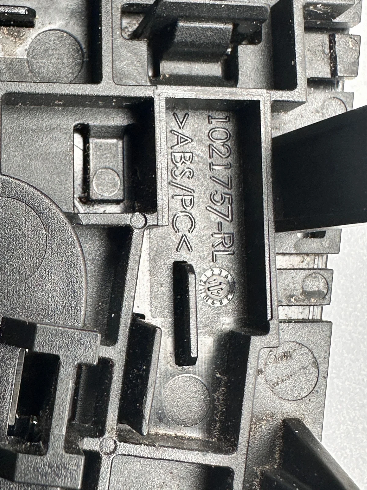 Skoda Octavia Mk3 Center Console Element 5E2713203 image 3