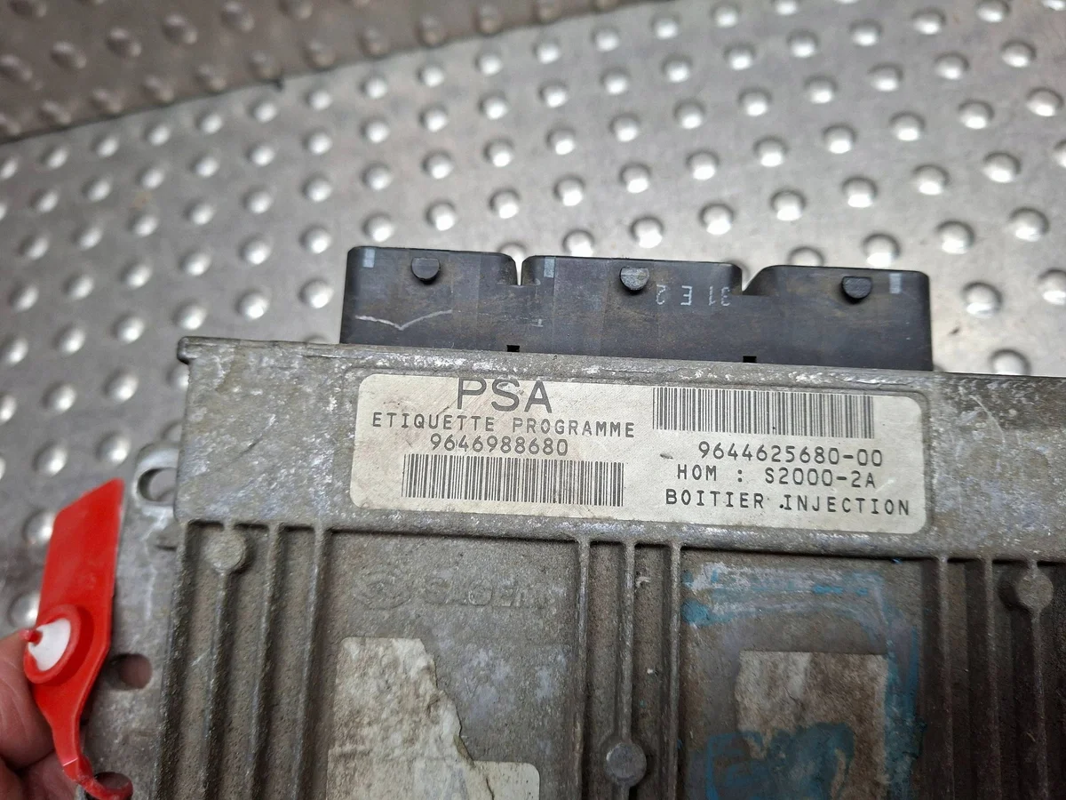 Engine Control Unit 9646988680 Peugeot Citroen 1.4 8V