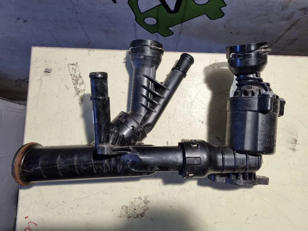 VW Audi Thermostatgehäuse 04L.121.111.G