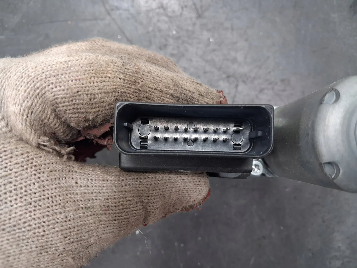 VW 5M0839401C Window Motor Used image 3