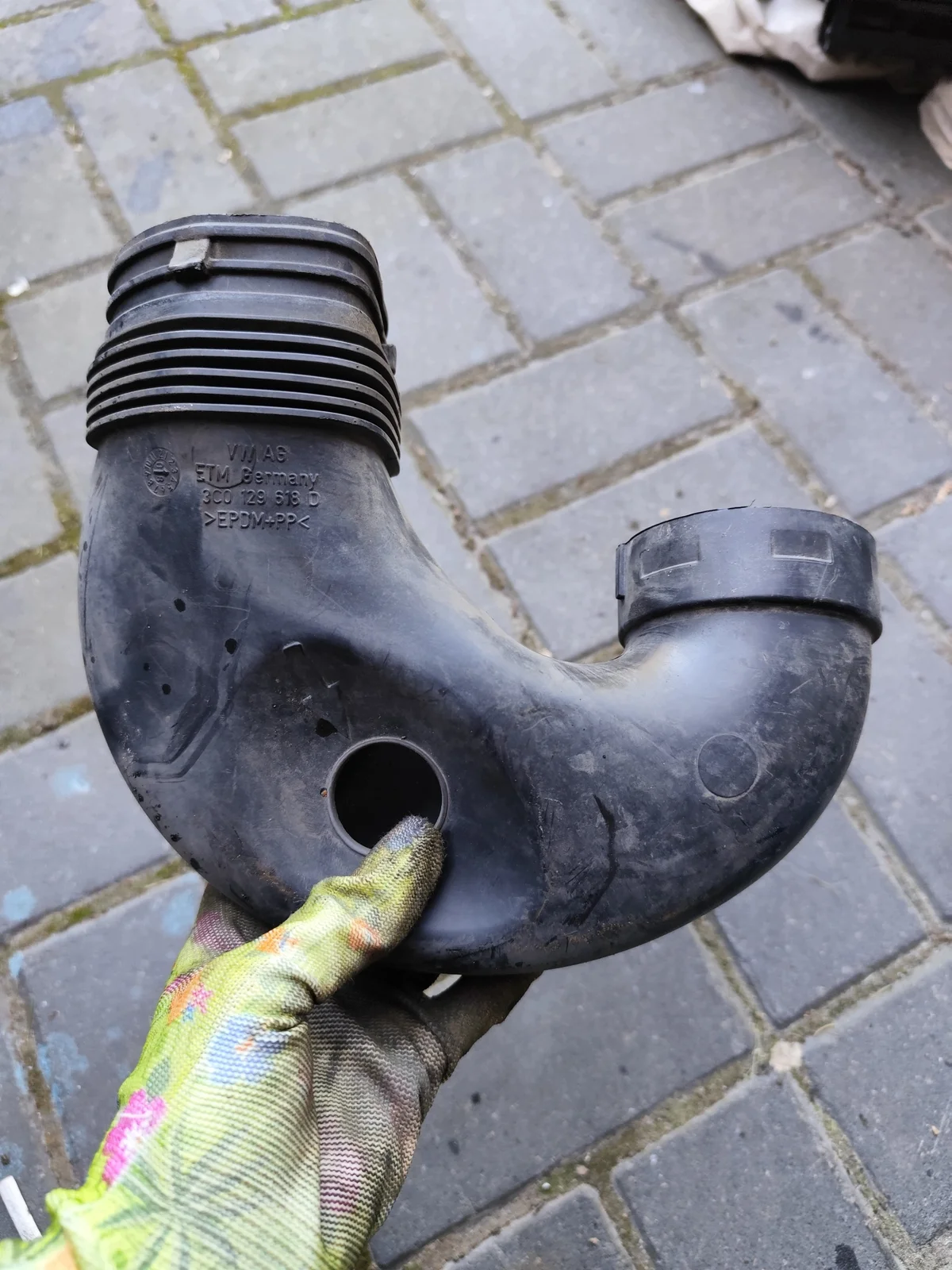VW Passat B6 Luchtinlaatslang 3C0129618D image 3