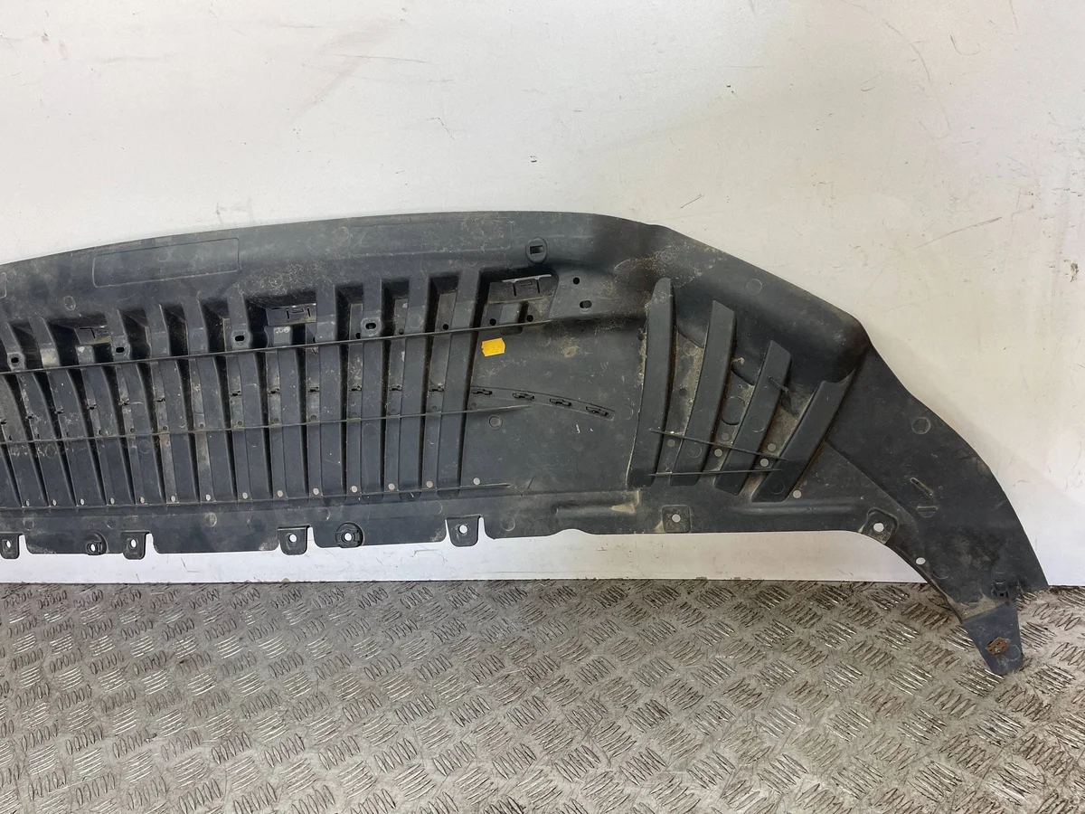 Audi A8 D5 frontspoiler skydd 4N0807611F image 3
