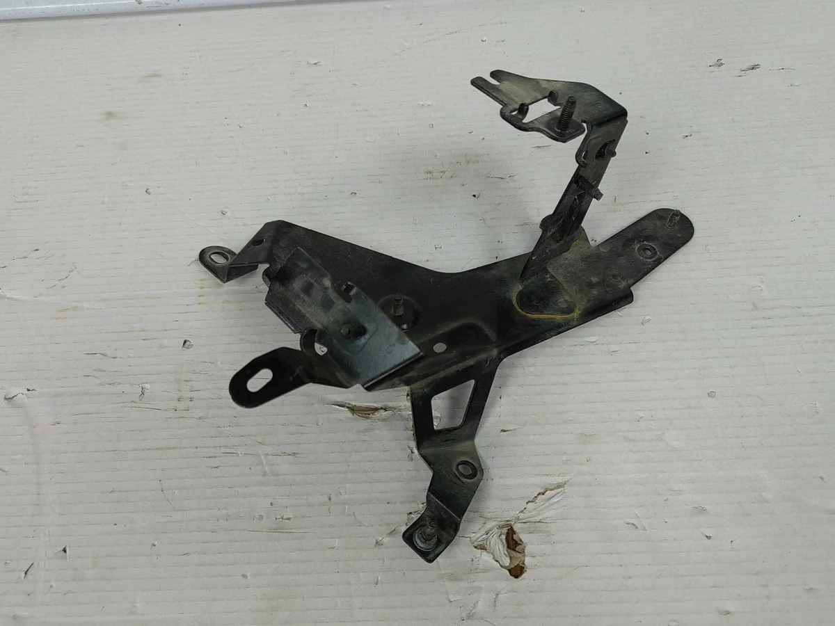 Soporte Mangueras Agua Renault Kangoo E-TECH