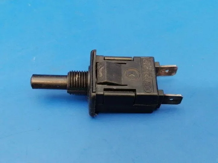 MERCEDES W123 W126 ovikytkin 0008213252