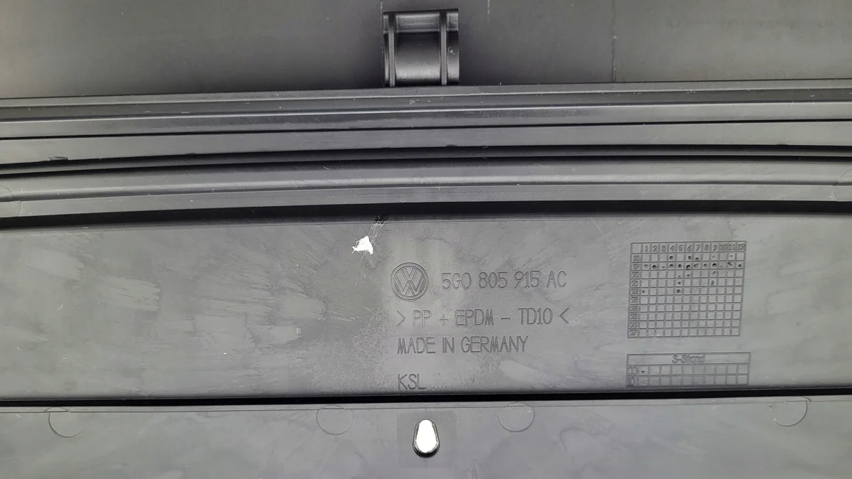 Skydd under motor VW Golf 5G0805915AC