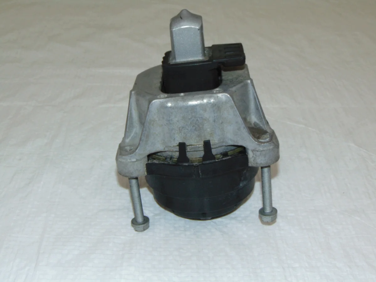 BMW X5 G05 50e Engine Mount Bracket Left Used image 3