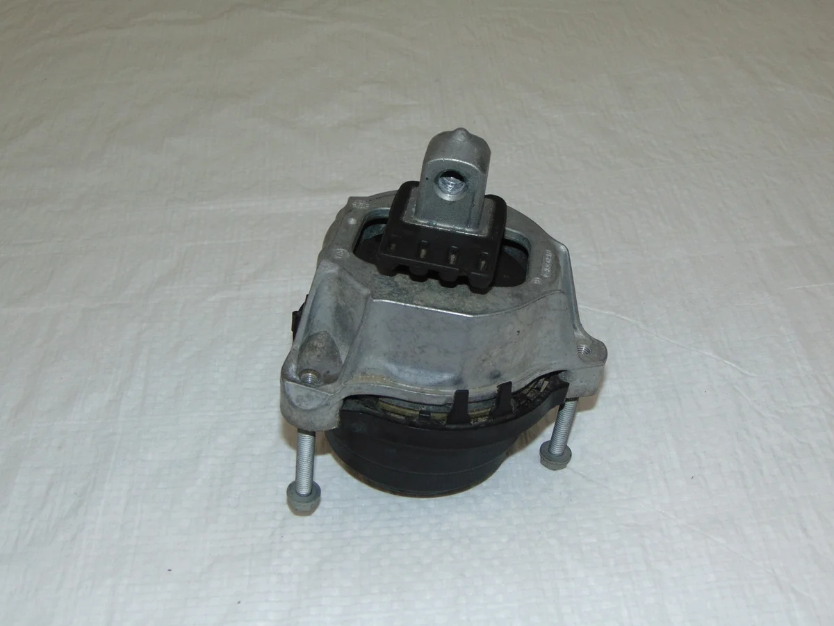 BMW X5 G05 50e Engine Mount Bracket Left Used image 4