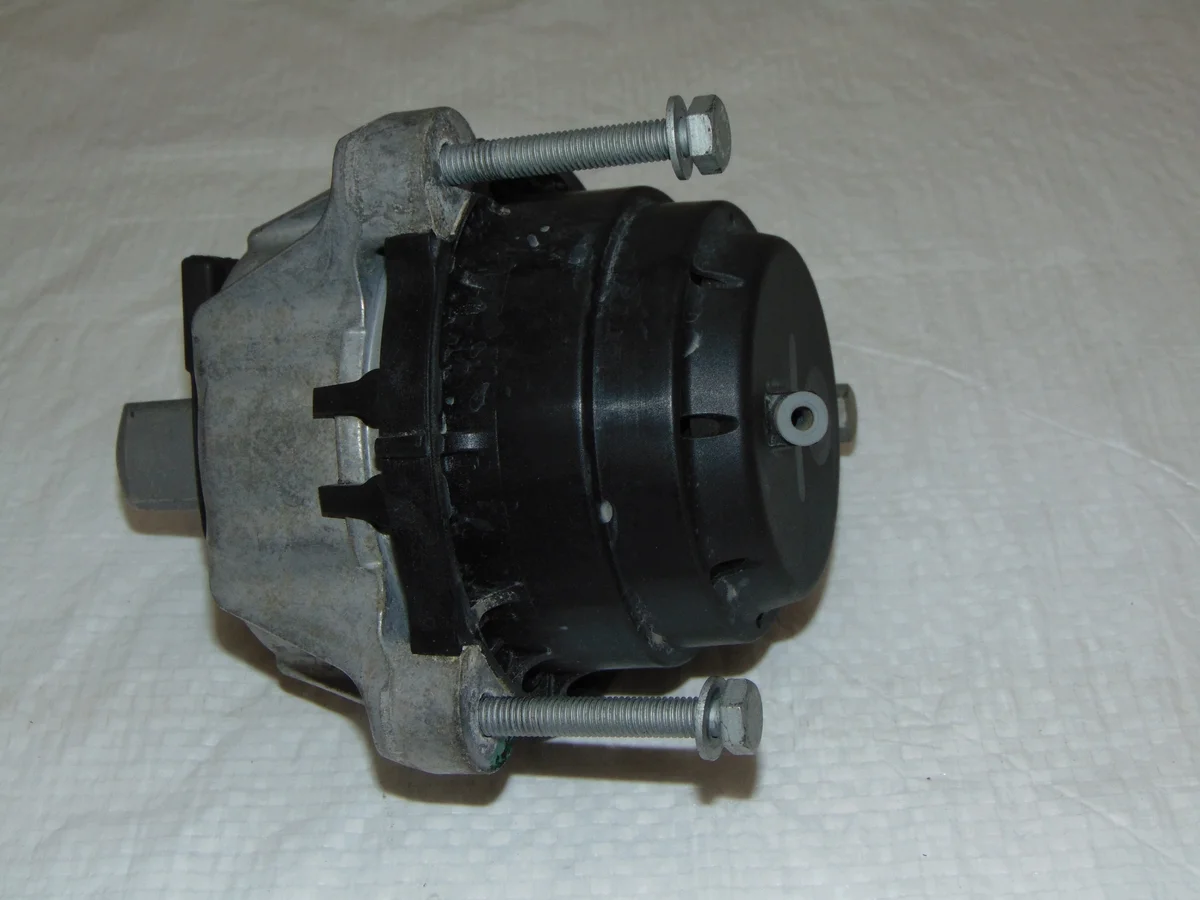 BMW X5 G05 50e Engine Mount Bracket Left Used image 6