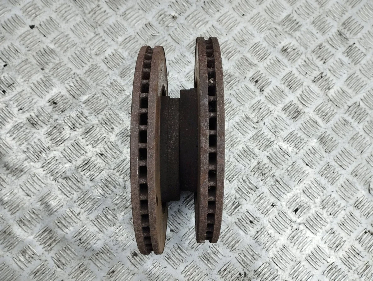 Toyota Avensis T270 2015 jarrulevy AMD93175 image 3