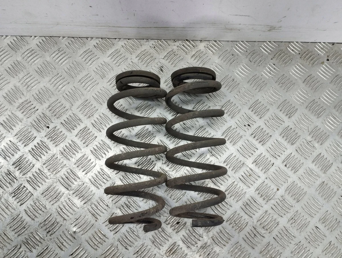 Toyota Avensis T270 Feder Hinten AMD93256