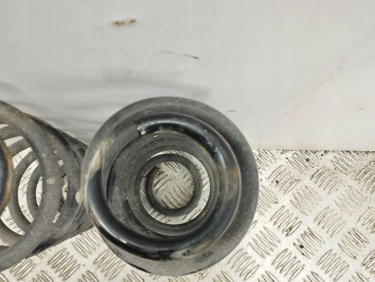 Toyota Auris Rear Spring 2012 AMD87189 image 4