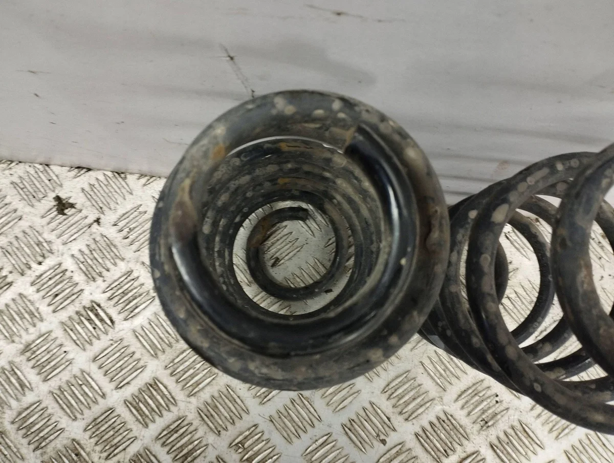 Toyota Auris Rear Spring 2012 AMD87189 image 6