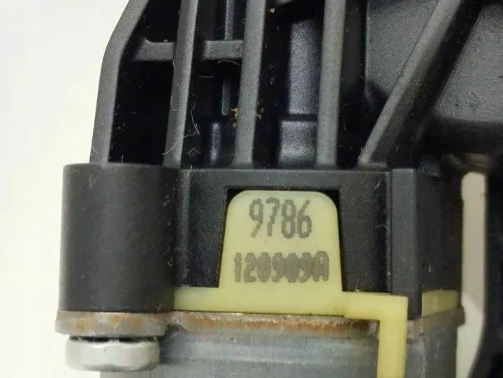 Motor Sitz Vorne Links Mercedes W204 OE 825843694