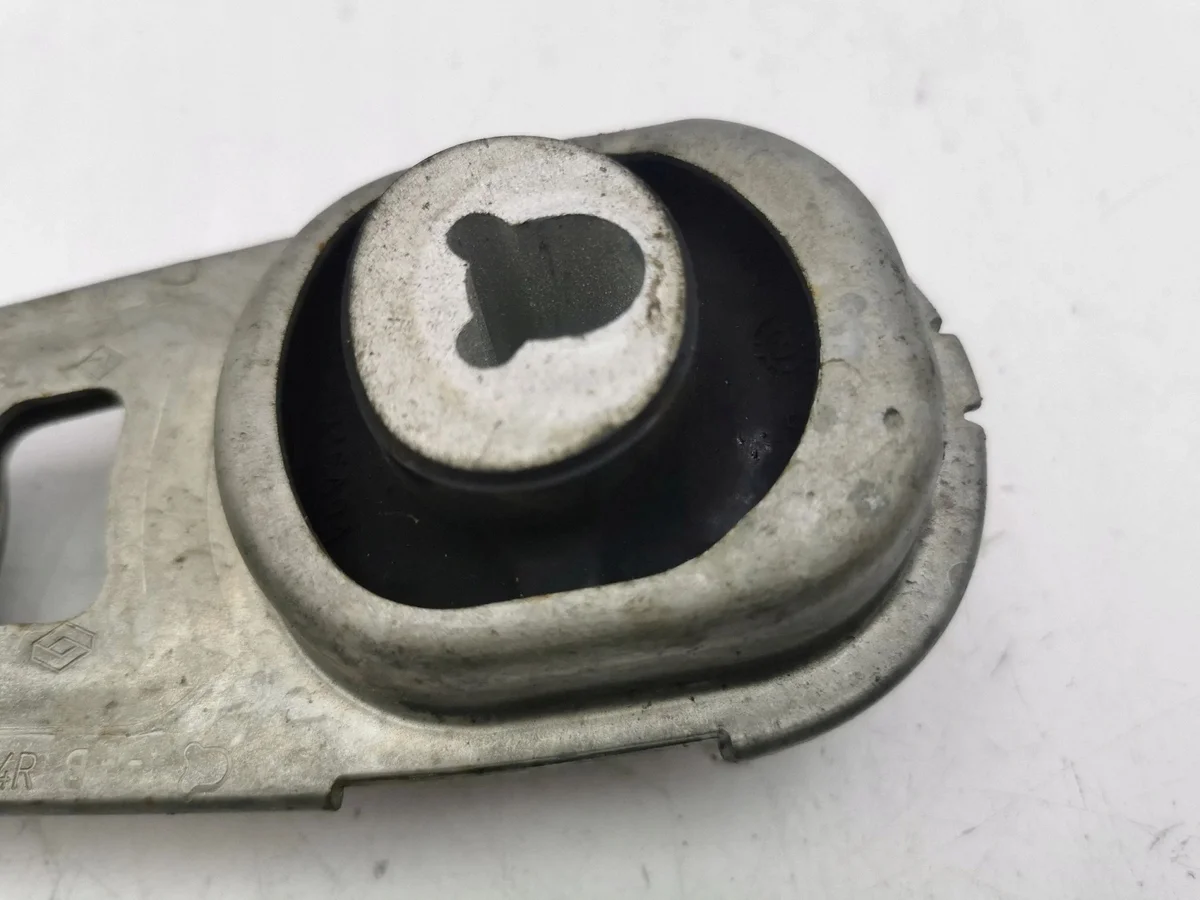 Nissan Engine Mount 112383734r Used image 3