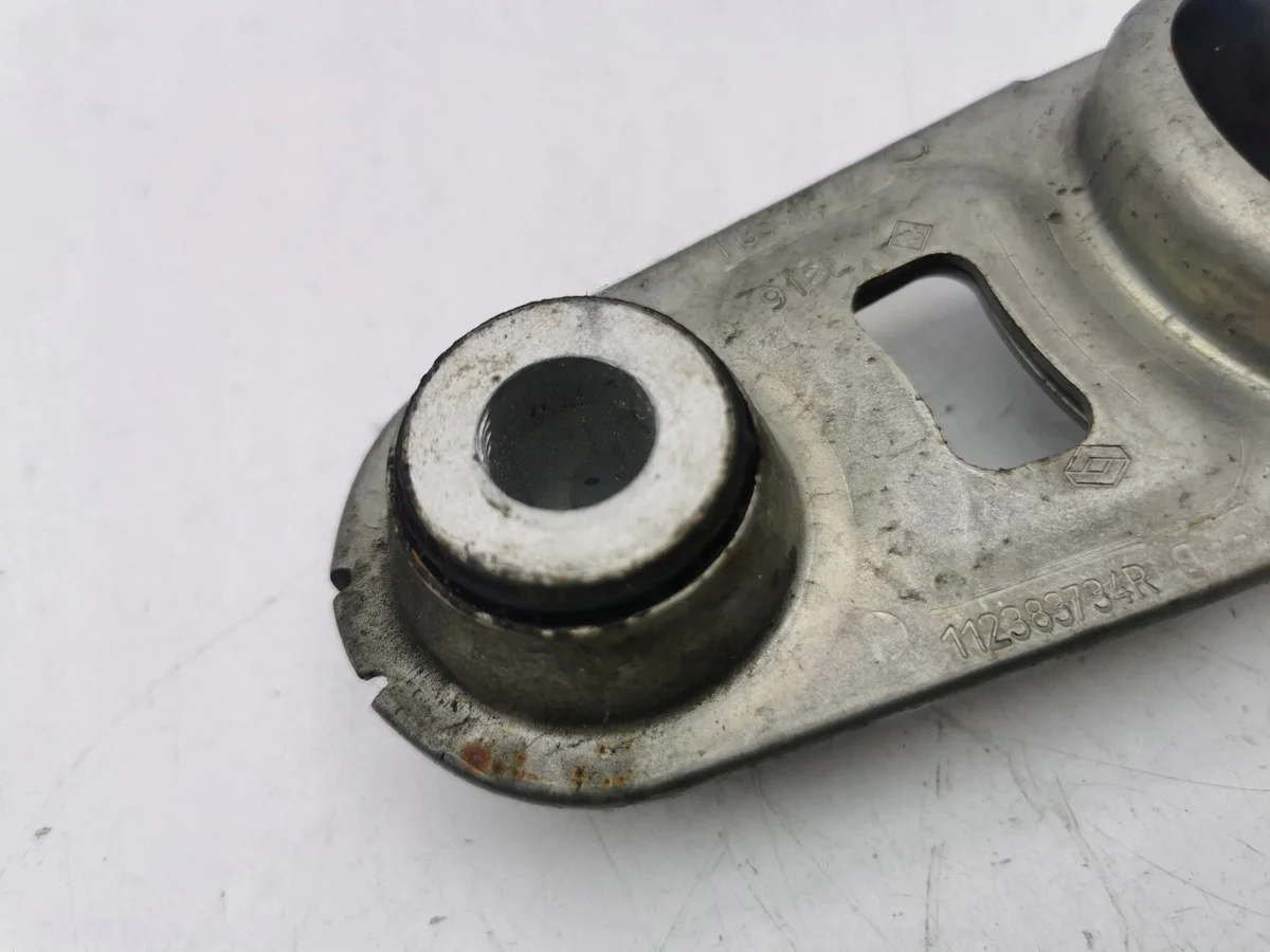 Nissan Engine Mount 112383734r Used image 4