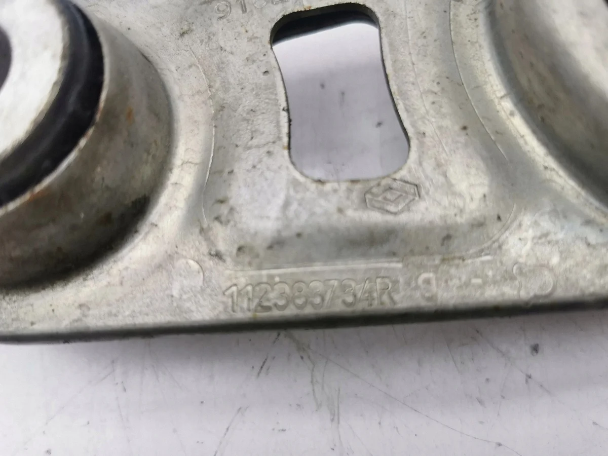Nissan Engine Mount 112383734r Used image 5