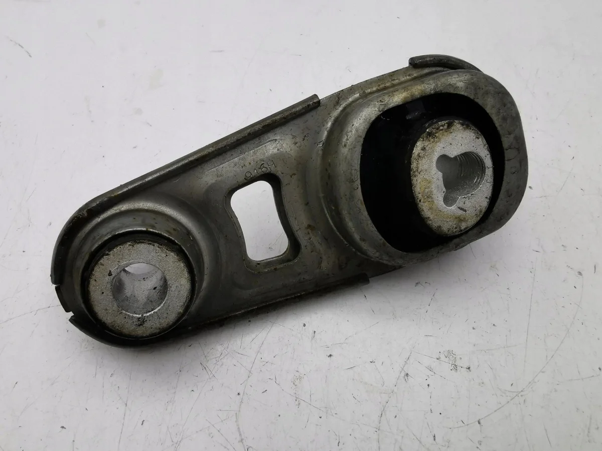 Nissan Engine Mount 112383734r Used image 6