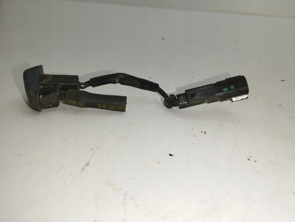 Citroen C5 2009 Scheibenwaschdüse vorne image 3