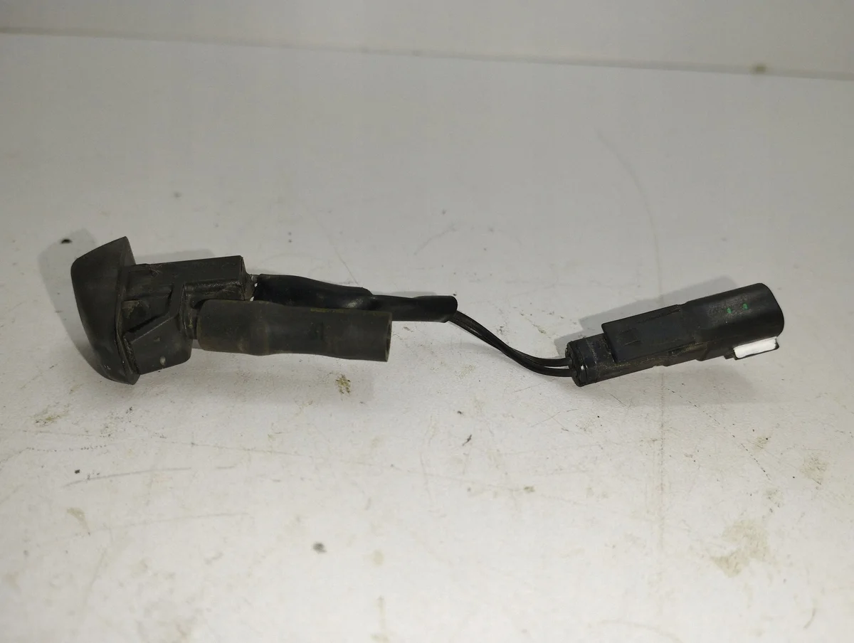 Citroen C5 2009 Scheibenwaschdüse vorne image 4