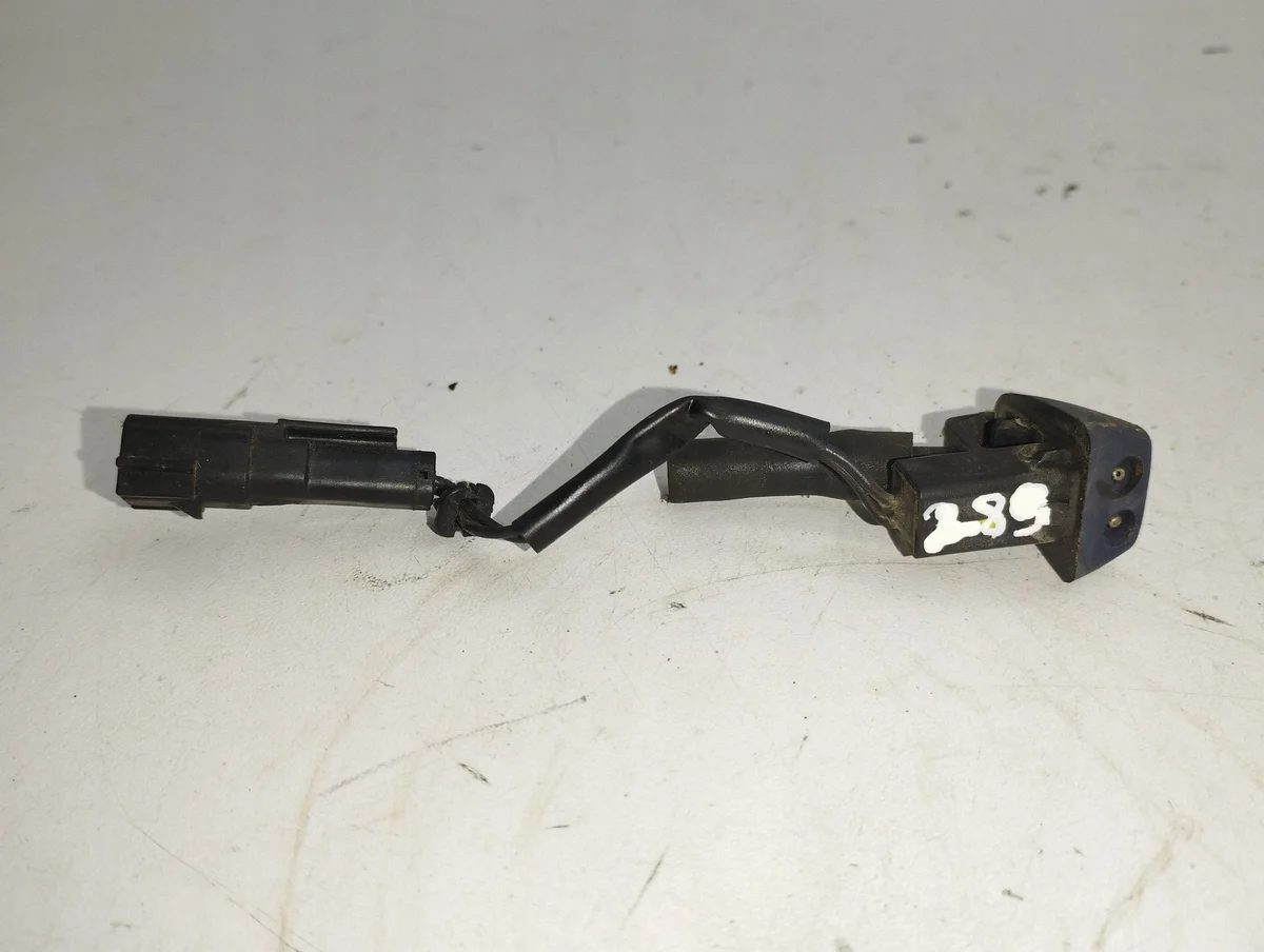 Citroen C5 2009 Scheibenwaschdüse vorne image 6