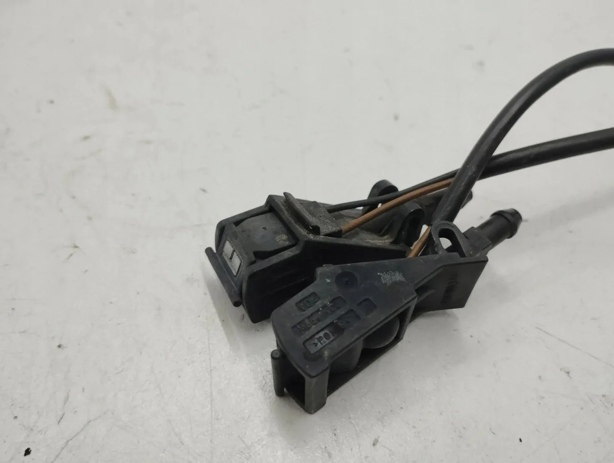 Porsche Cayenne 9PA 2005 Buse Lave-Glace Avant image 4