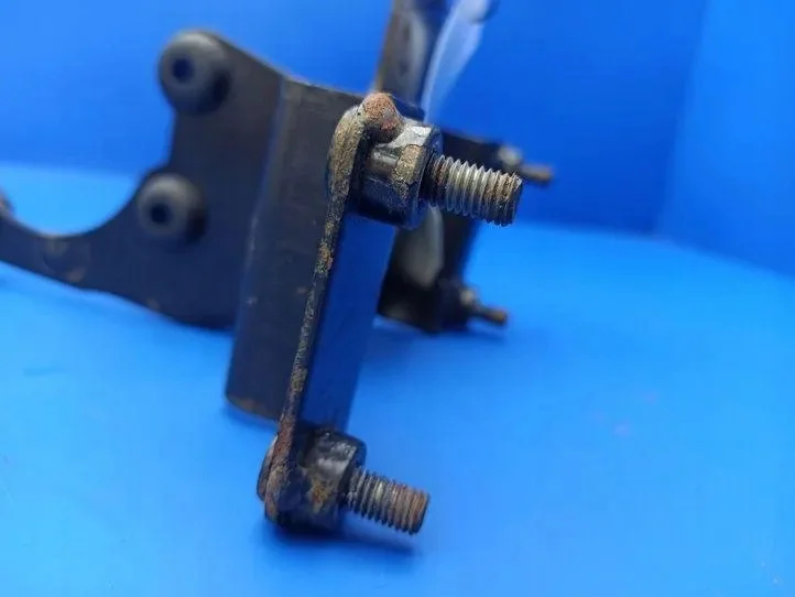 Jaguar XJ X308 2000 Support Pompe ABS image 8