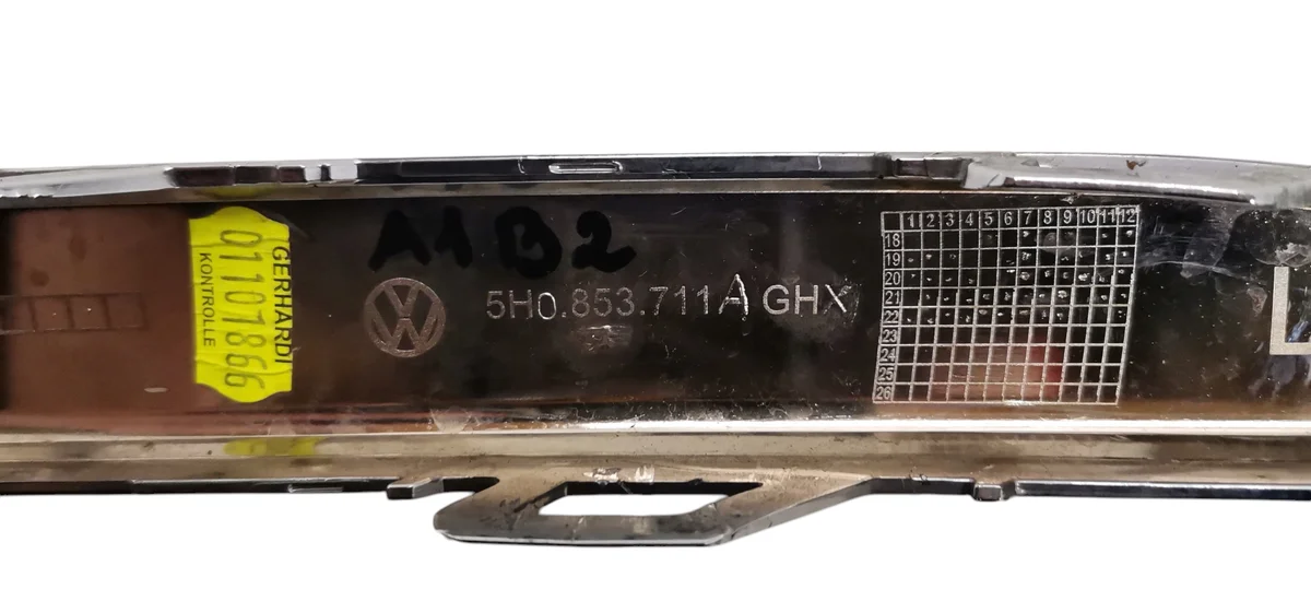 Moldura Cromada Parachoques Delantero Izquierdo VW Golf VIII