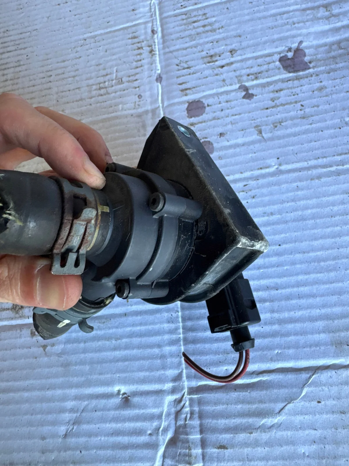 Lisävesipumppu Audi A4 8K 8K0965561A
