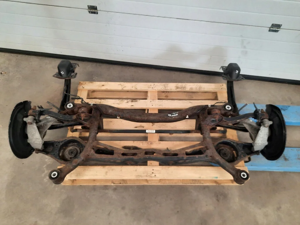 VW Passat B6 Kombi Bakre Bärarm W-16655-