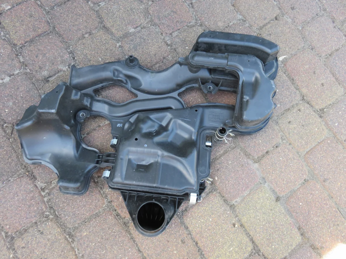 Citroen C1/107/Aigo II ilmansuodattimen kotelo