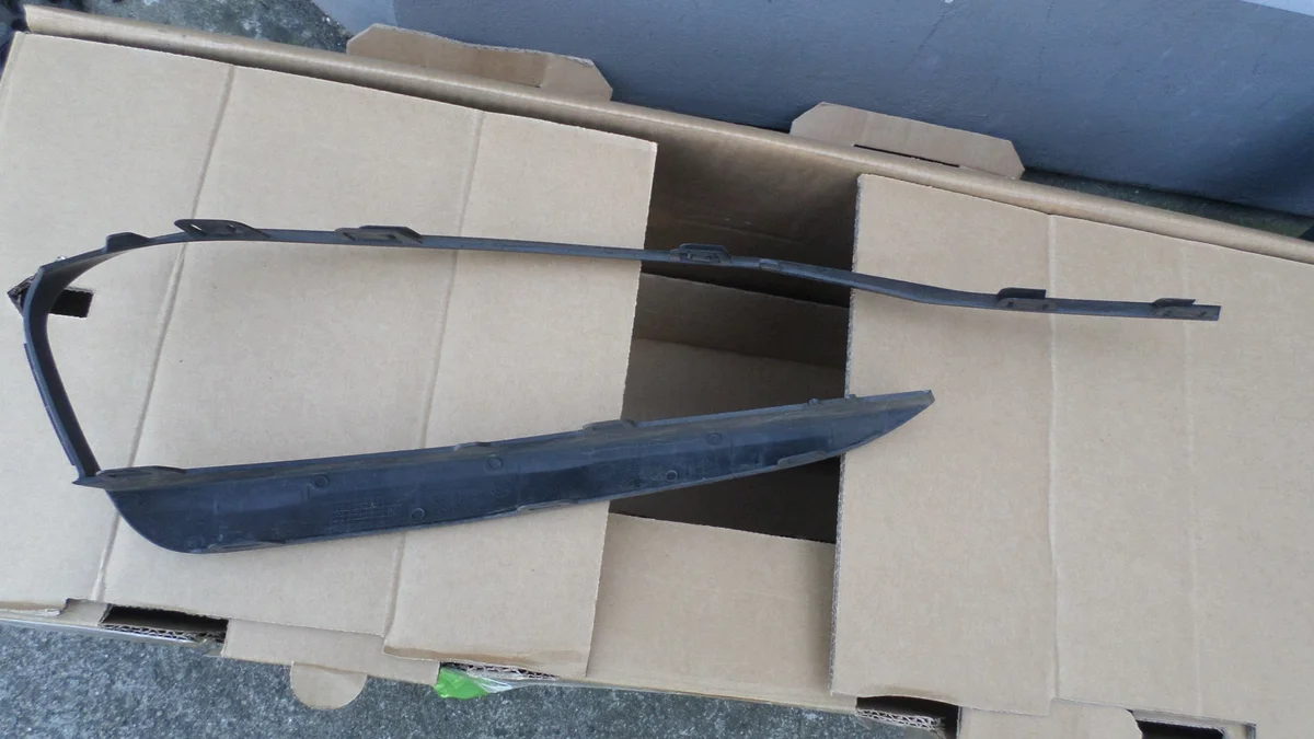 BMW Serie 3 F30 F31 LCI Moldura Parachoques Delantero Derecho 7396854