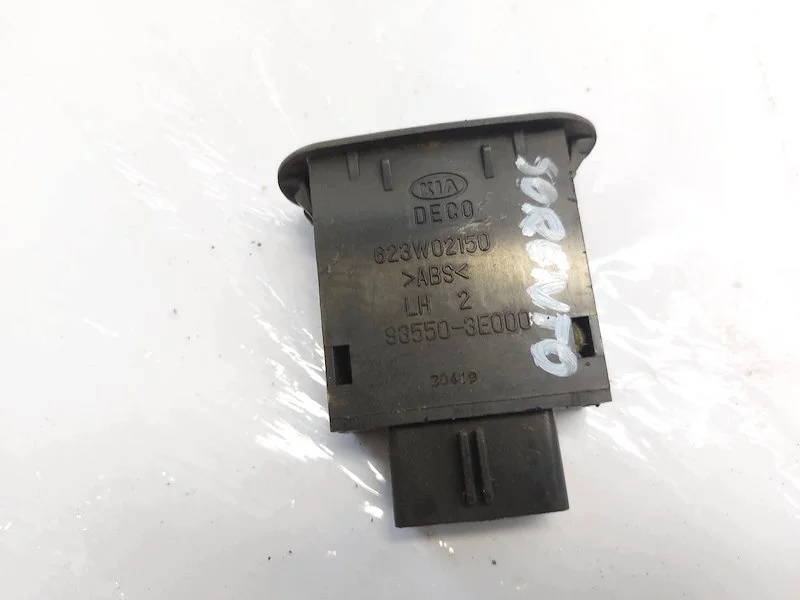 Kia Sorento I Tailgate Release Switch image 5