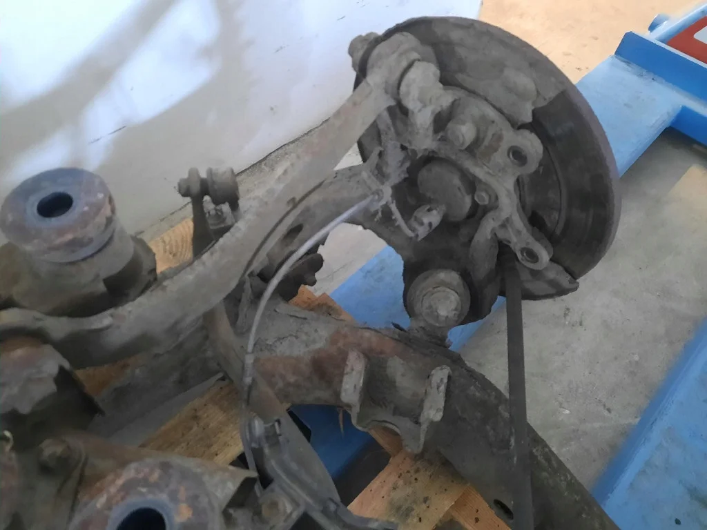 Toyota Avensis T25 Viga Suspensión Trasera image 5