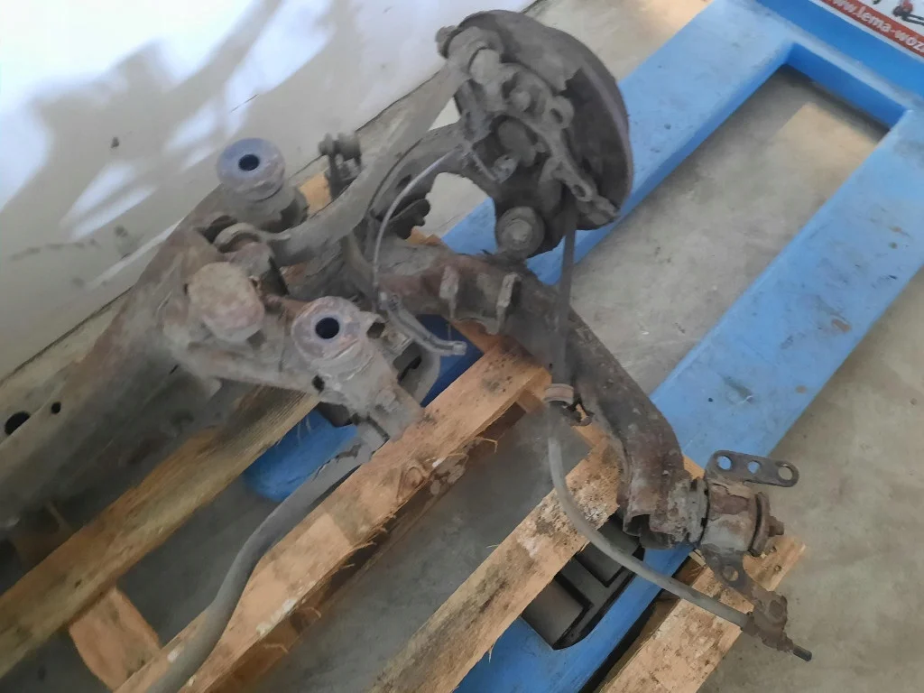 Toyota Avensis T25 Viga Suspensión Trasera image 6