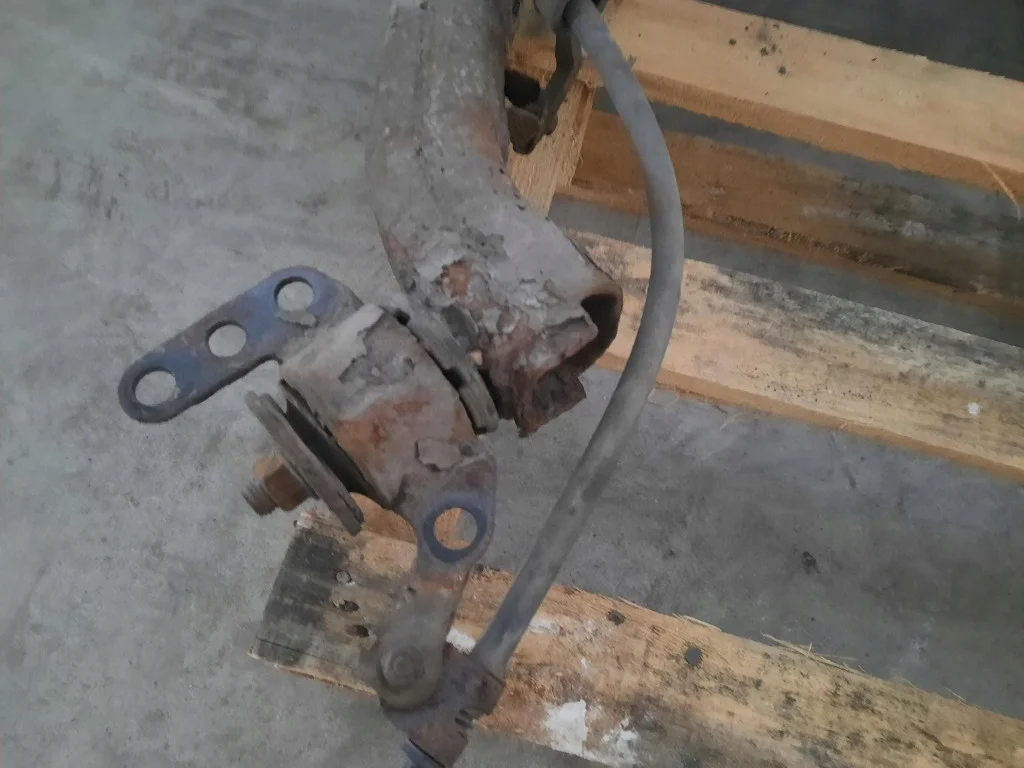 Toyota Avensis T25 Viga Suspensión Trasera image 9