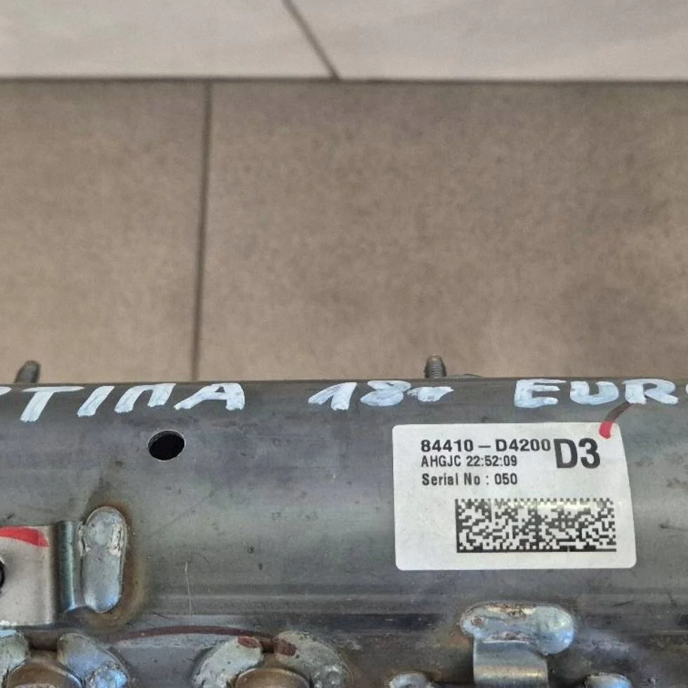 Kia Optima IV konsolin teline 84410-D4200
