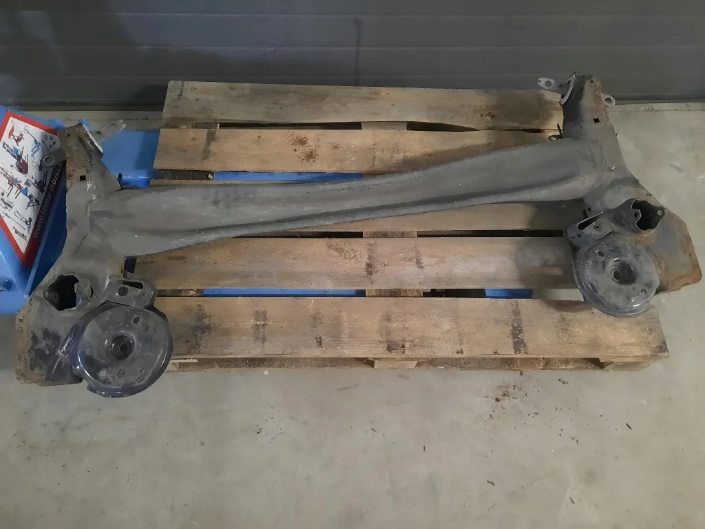 Peugeot 3008 II Viga Suspensión Trasera Usada