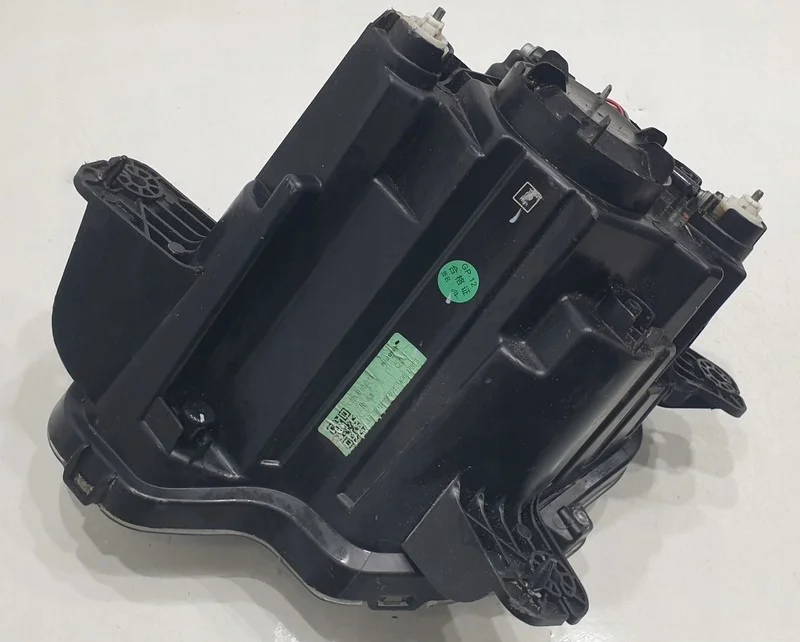 BAIC Beijing 5 Halogen Strålkastare Höger Begagnad image 3