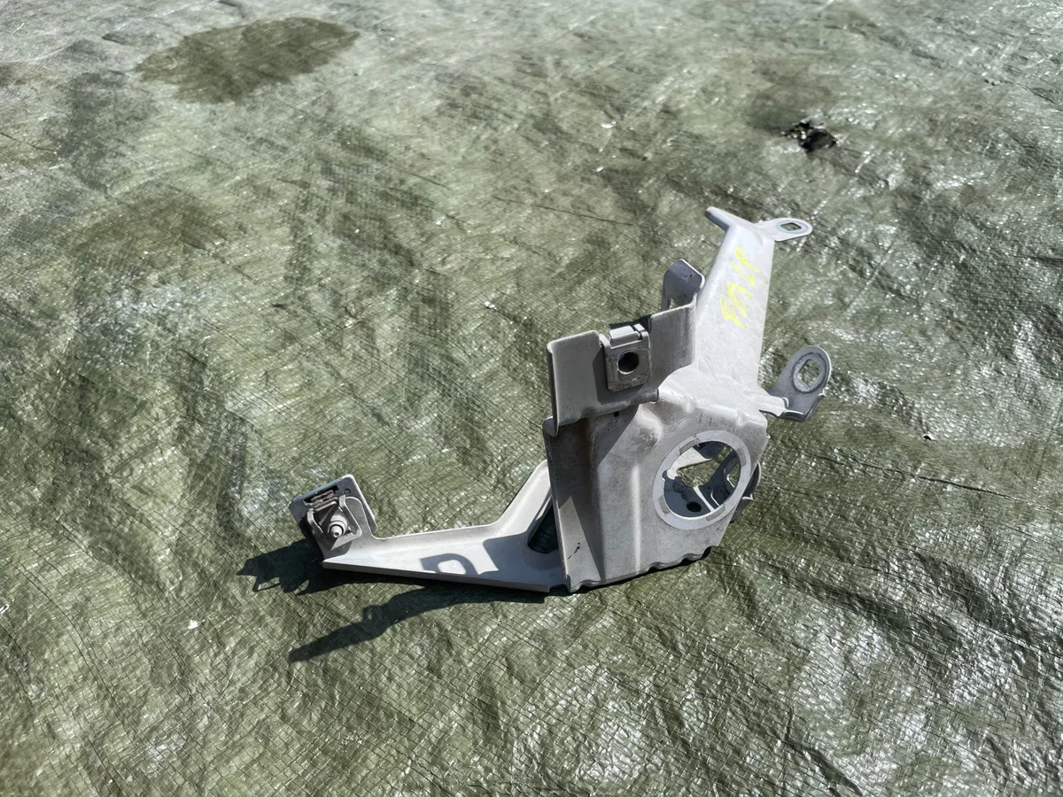 BMW F12 F13 Front Left Fender Bracket Used