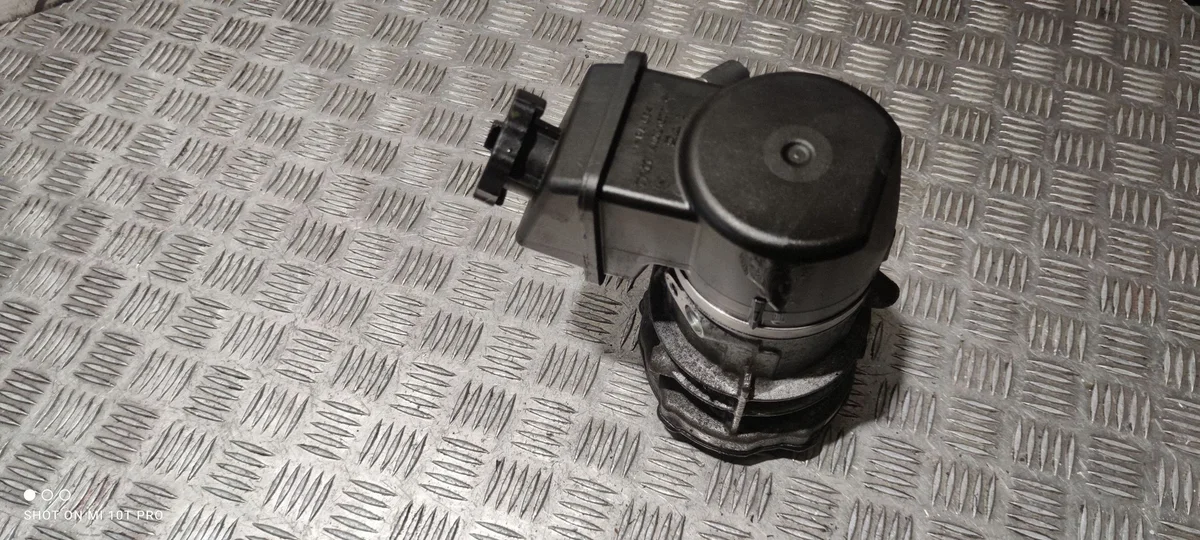 Ohjaustehostimen pumppu Mercedes W164