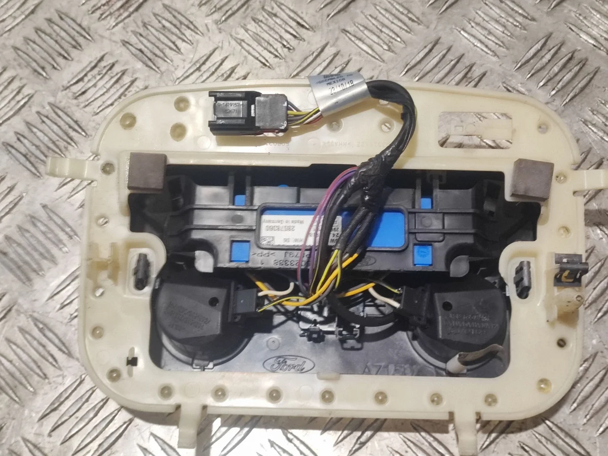 Kattovalaisin Ford Mustang VI 28578360