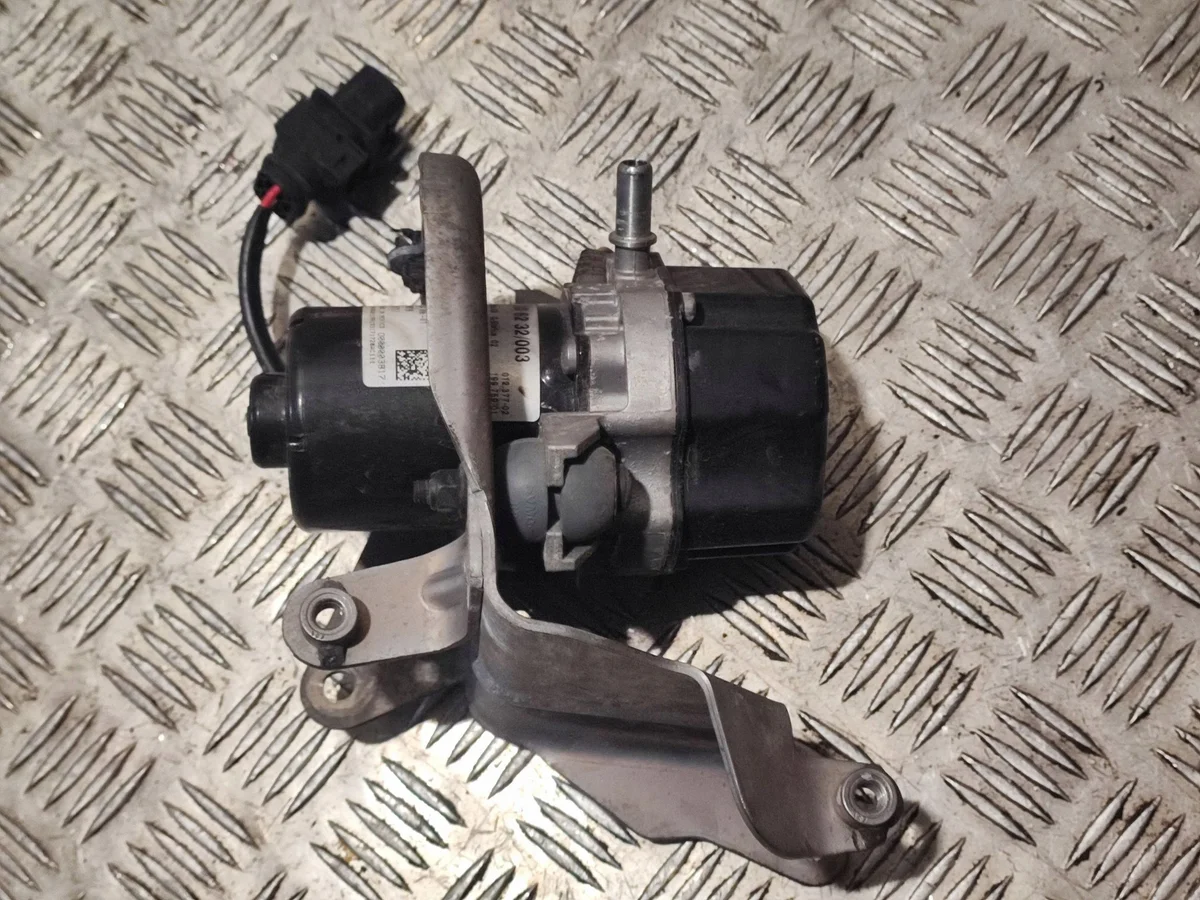 Pompe à vide Mercedes-Benz C W205 A0004306232