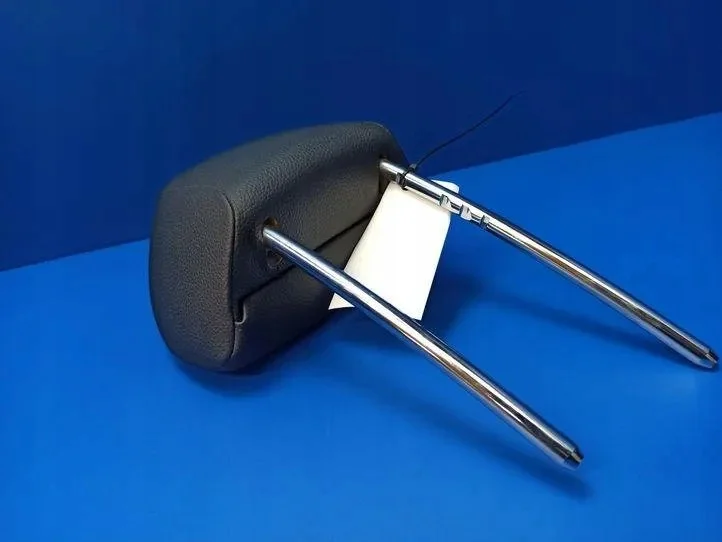 Mercedes C-Class W204 Headrest Black Left image 5