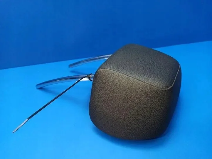 Mercedes C-Class W204 Headrest Black Left image 10